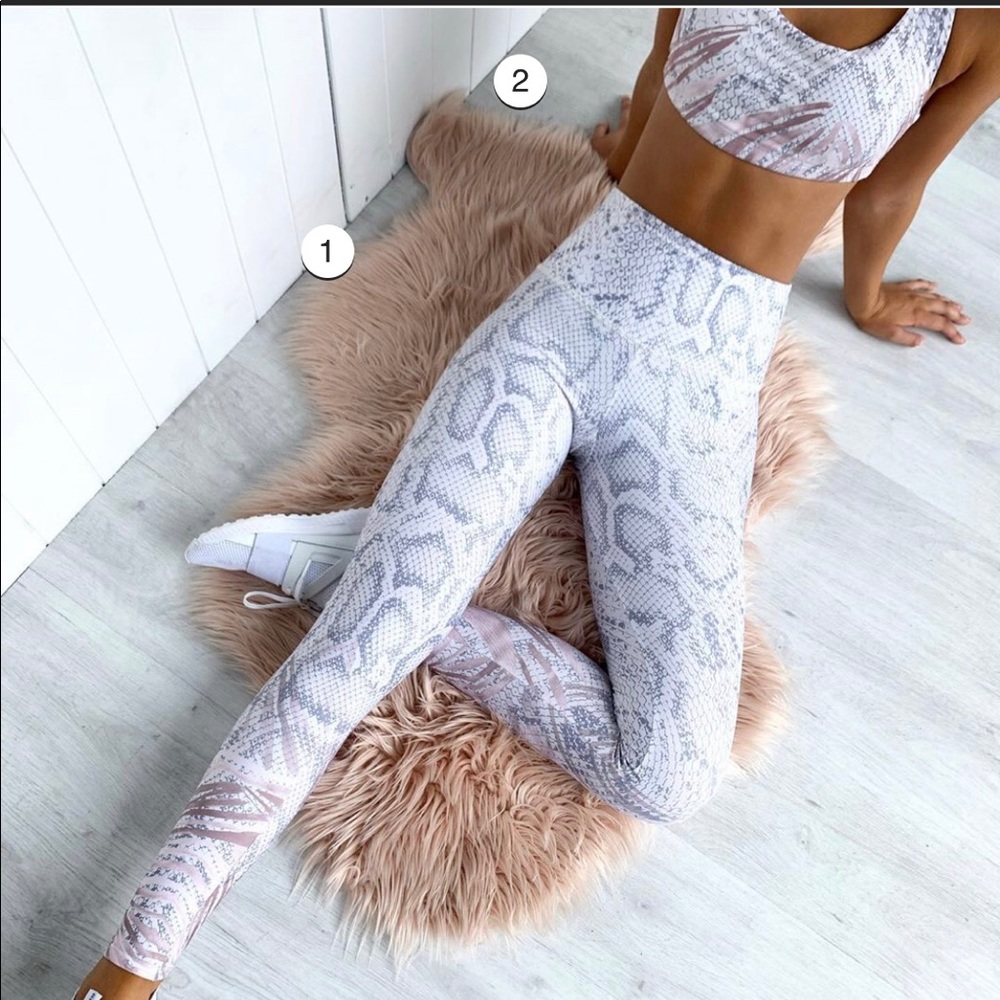 ONZIE HIGH RISE GRAPHIC LEGGING - ATHENA and top